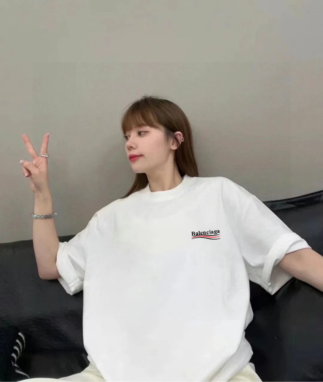 P80✨🔥 BALENCIAGA Paris Classic Coke letter printed short-sleeved T-shirt. Custom-woven and dyed 280g combed cotton heavyweight fabric. Zero color difference in threads. Perfect details. Differentiate from the current currency version. Welcome to compare. Same Style for men and women. Must-sell in the picture above. Color: White Black Size: 1 2 3 4